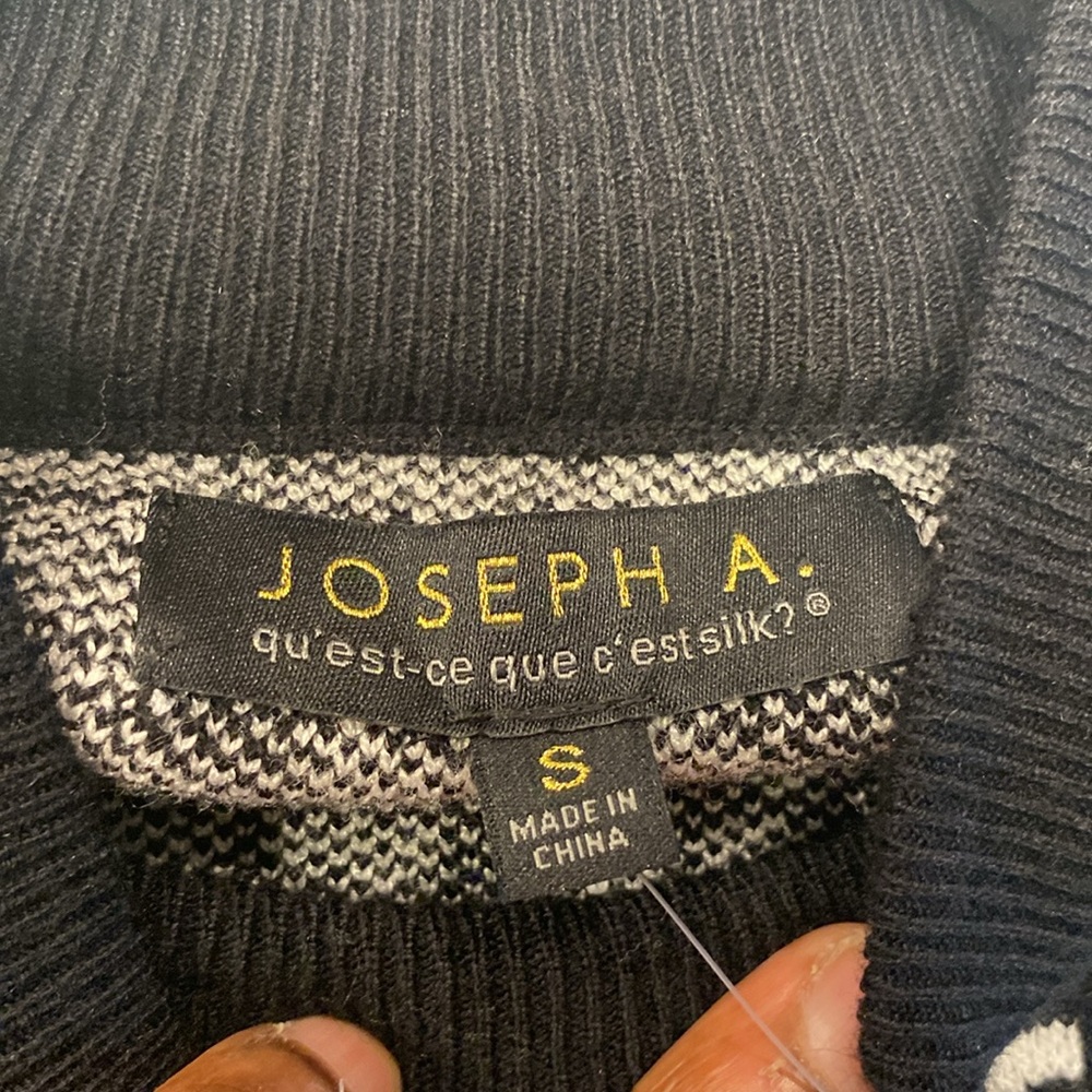 Joseph A. Houndstooth Mockneck Sweater Size Small - Picture 9 of 13